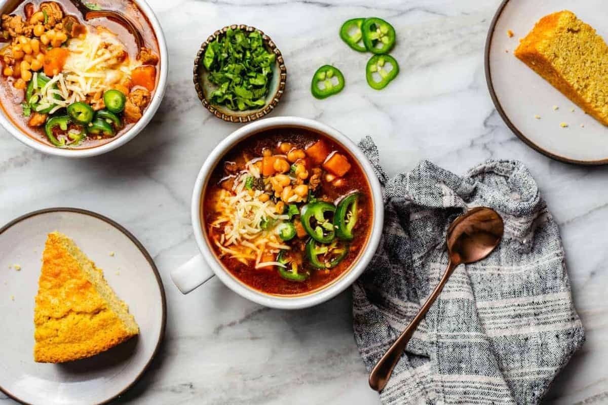 EASY WHITE BEAN CHICKEN CHILI