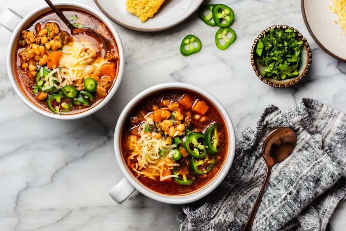 EASY WHITE BEAN CHICKEN CHILI