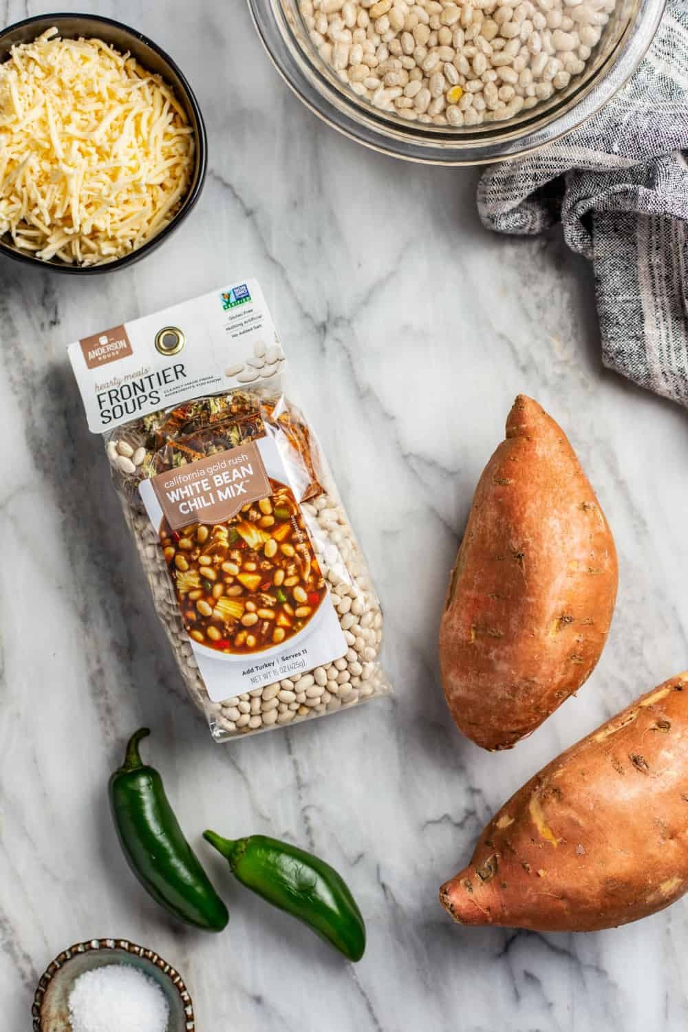EASY WHITE BEAN CHICKEN CHILI